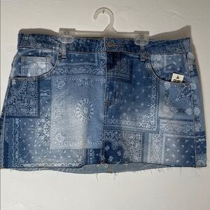 NWT No Boundaries Bandana Print Denim Mini Skirt L
